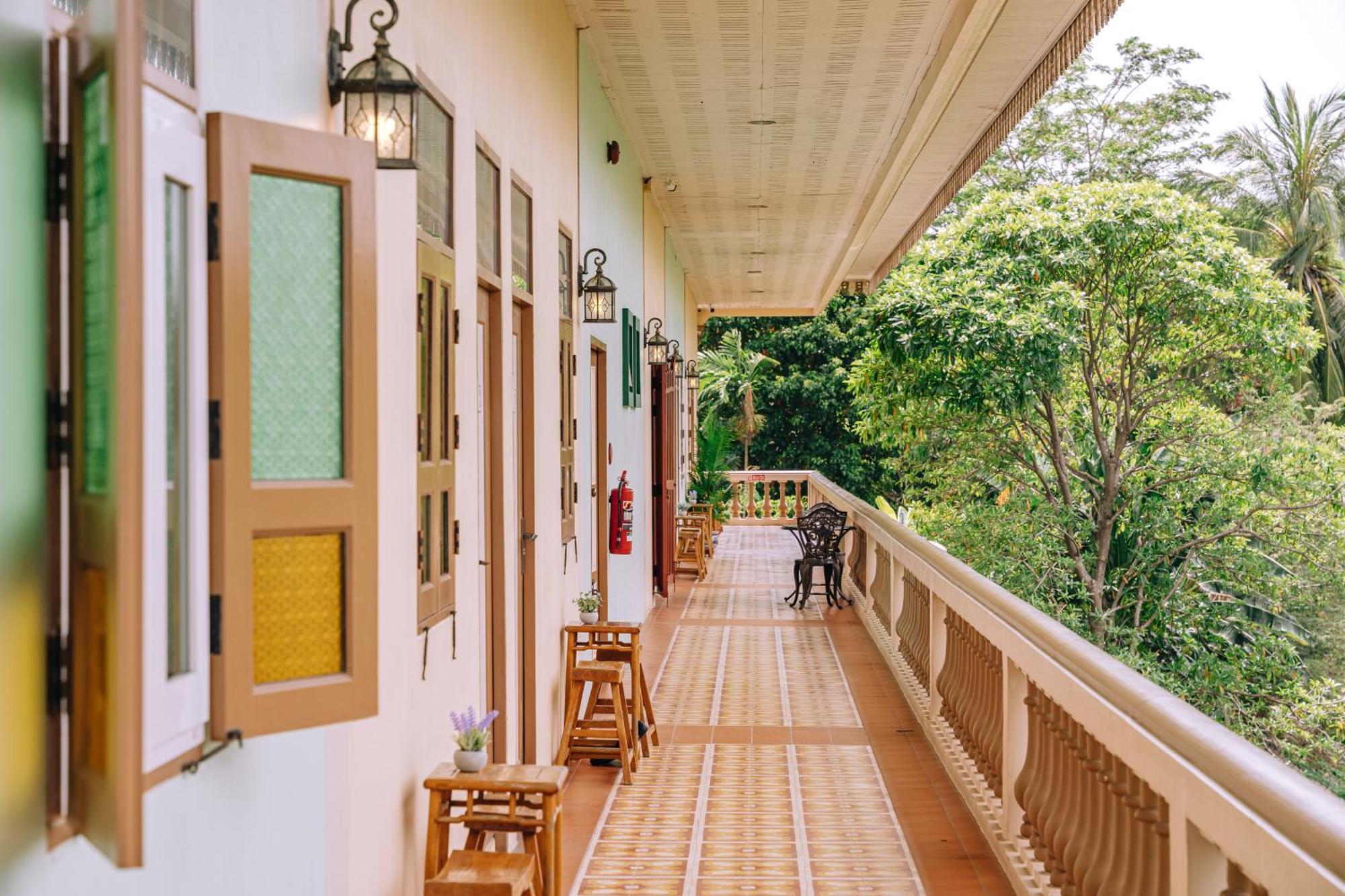 O'Nya Phuket Hotel Экстерьер фото